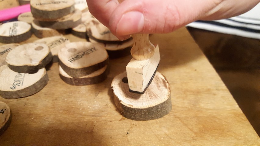 Schlüsselanhänger aus Holzplättchen bestempeln und selber machen (6) (Small)