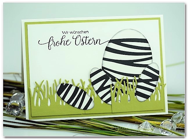 Zebra Ei als Karte zu Ostern aus Papier Hand im Glück