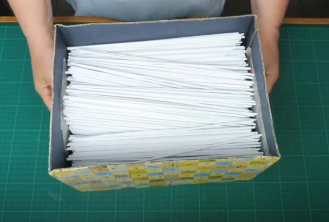 Papierroellchen machen aus altes Druckerpapier