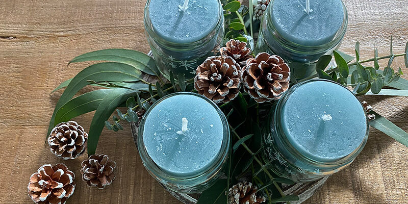 DIY grünes Eukalyptus-Adventsgesteck