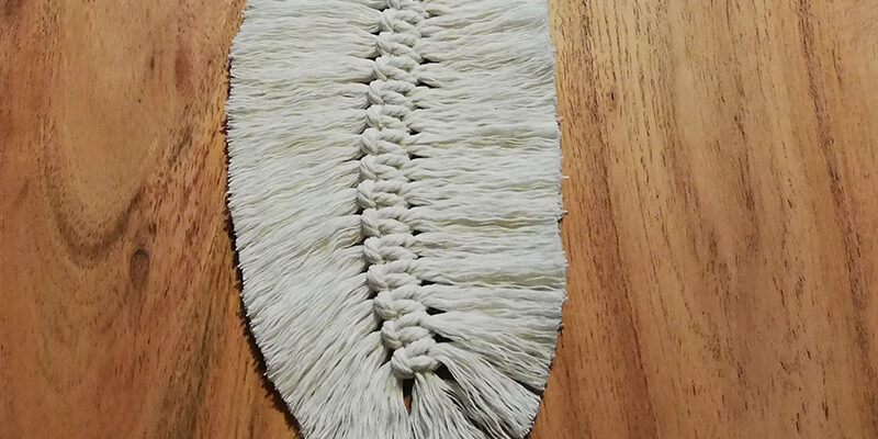 DIY kleine Makramee-Feder selber anfertigen